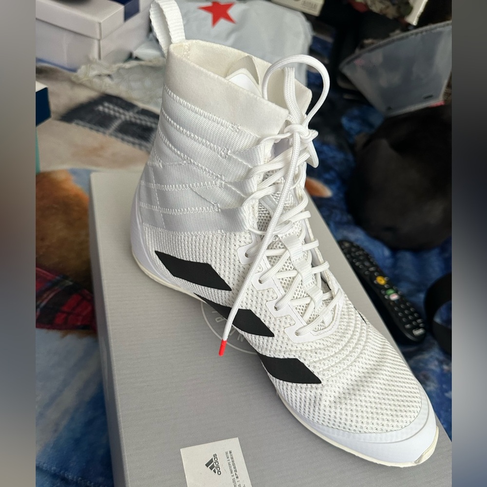 Adidas White and Black Boxing Shoes
Women size 9 
Or
Men’s size 8 
NWT